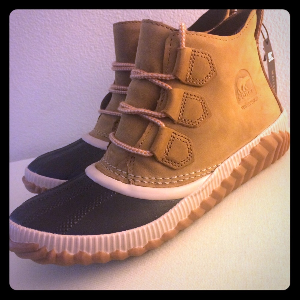 Sorel Out n About Waterproof Boot Women’s 6.5 NWT